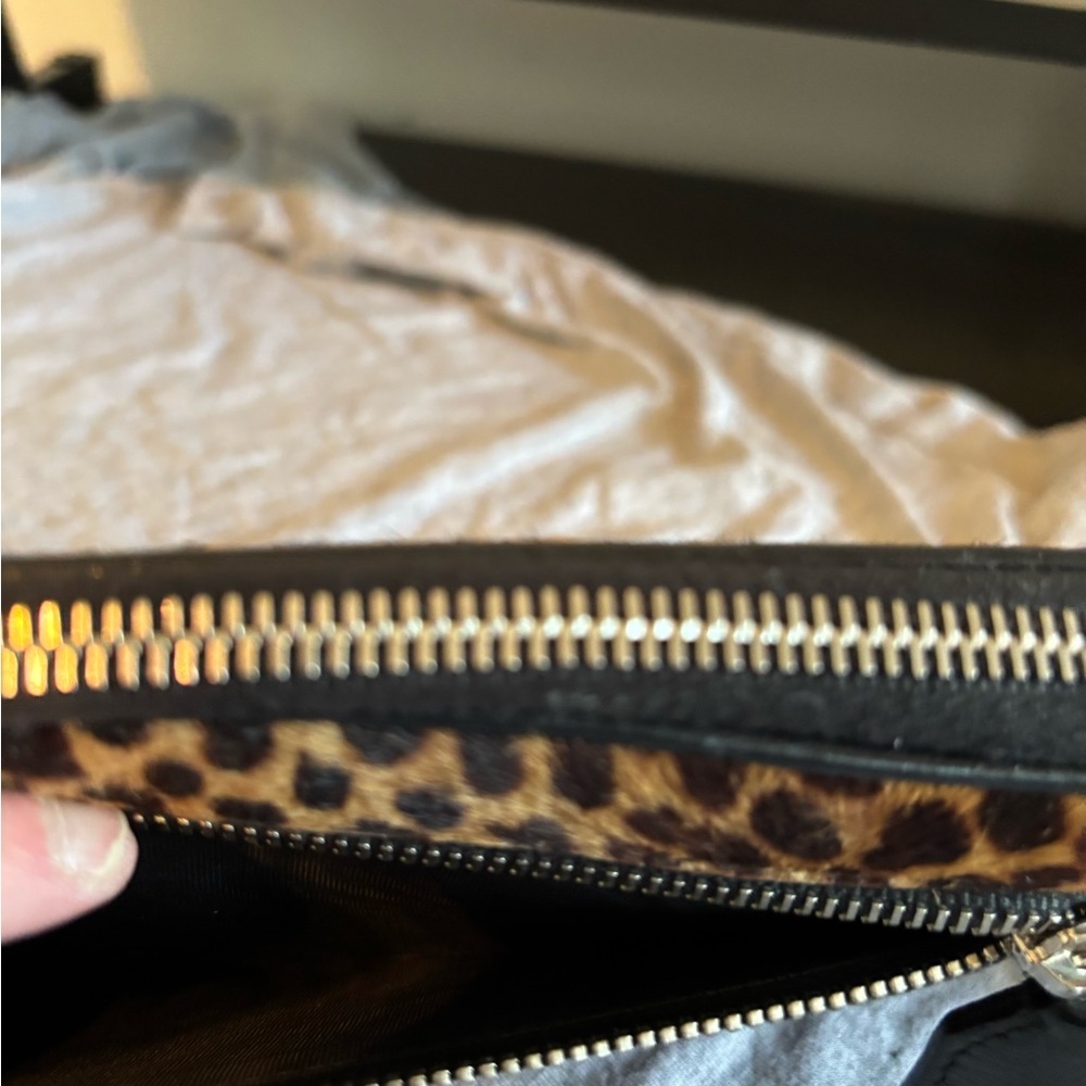Authentic Rare Dolce & Gabbana leopard-print calf hair zip wallet-Excellent - Picture 4 of 7
